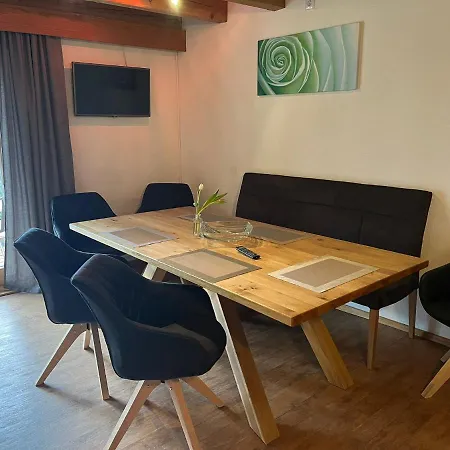 Seppl Stoba Apartament *